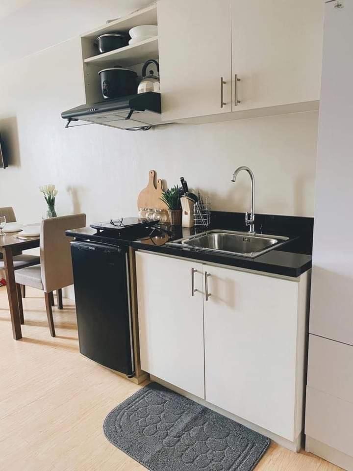 Migas Haven At Sunvida Tower Across Sm City سيبو الغرفة الصورة